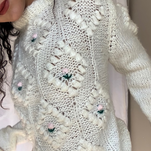 Chunky Vintage Oversized Cream Knit Grandma Sweater with Pink Floral Details - Picture 2 of 3